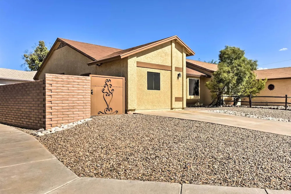 Fenced Yard & Grill! Tucson Family Escape