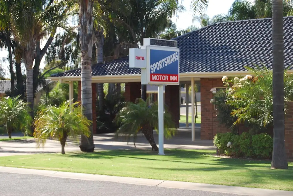 Sportsmans Motor Inn