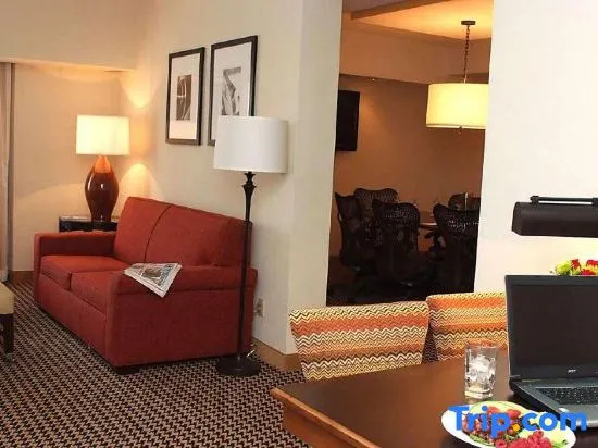 Embassy Suites by Hilton Detroit Metro Airport - Chambres