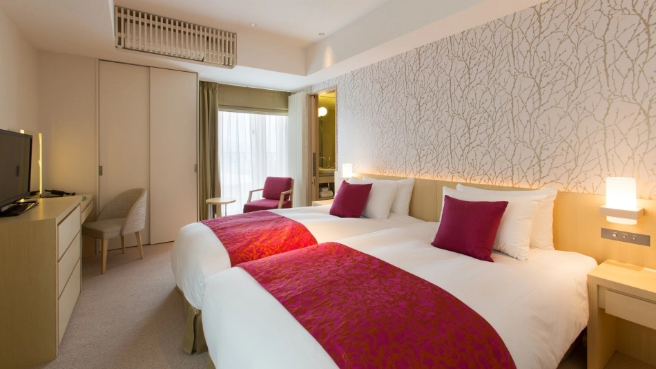 Deluxe Suite with courtyard view