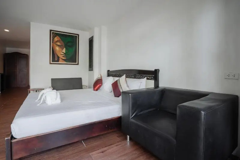 Семейный номер Standard с балконом в Club Bamboo Boutique Patong Beach Resort