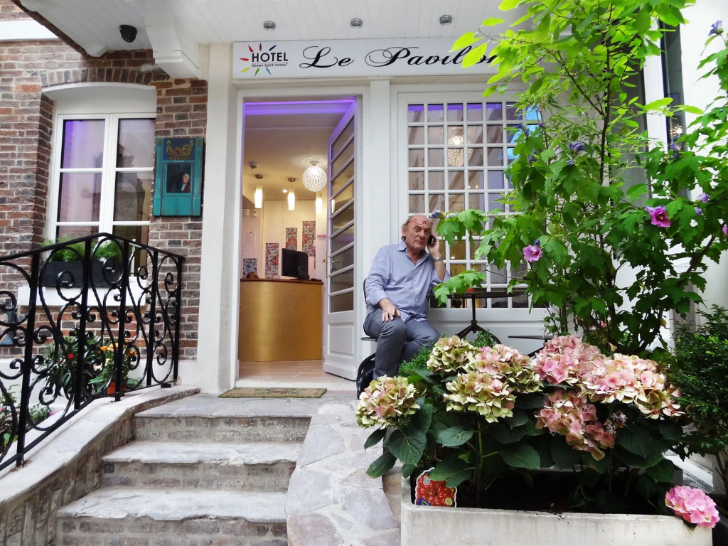Hotel le Pavillon picture