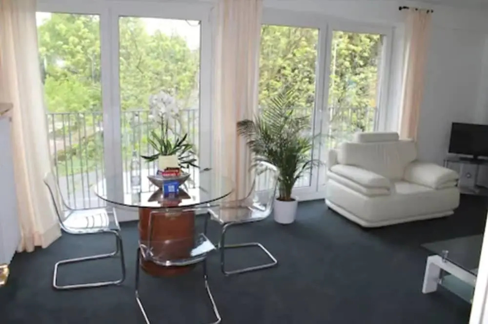 Double Suite (full double bed)