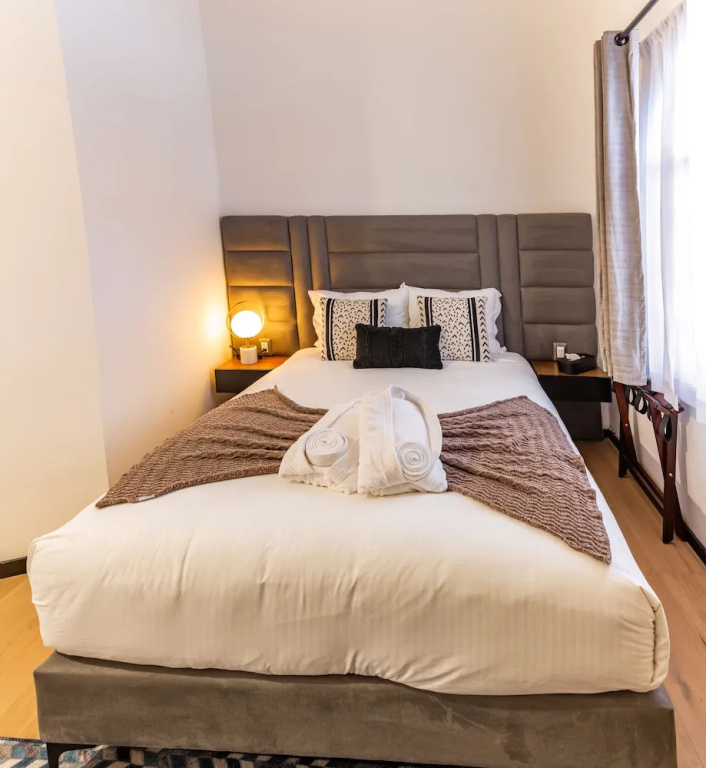 Deluxe Double room (full double bed)