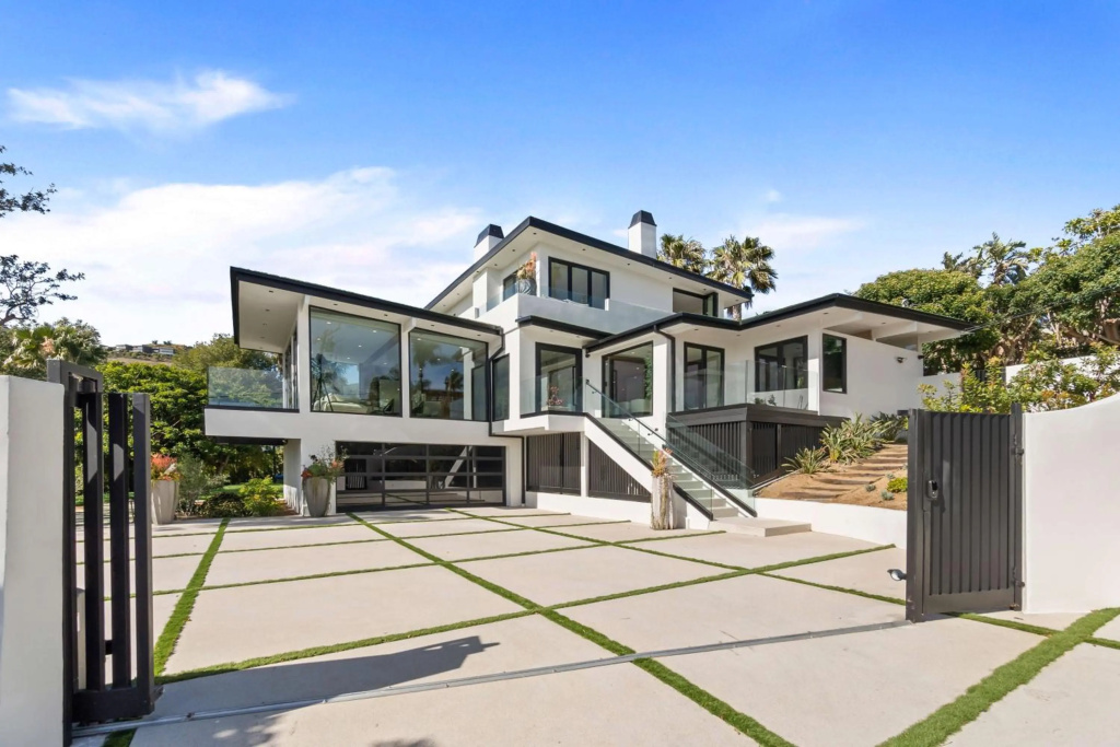 Sea Vista - Central Malibu Villa w/ Pool, Spa, & Ocean Views
