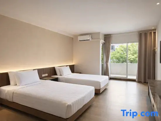 Double Studio with city view (twin beds)