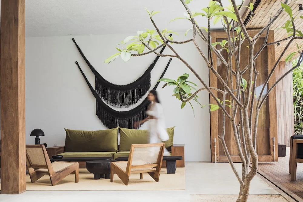 Lobby & Reception