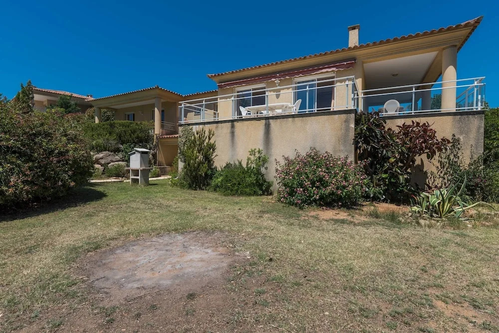 Spacious Villa With Pool