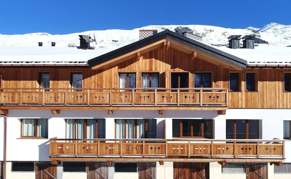 Chalet in Les Menuires by Ski Piste