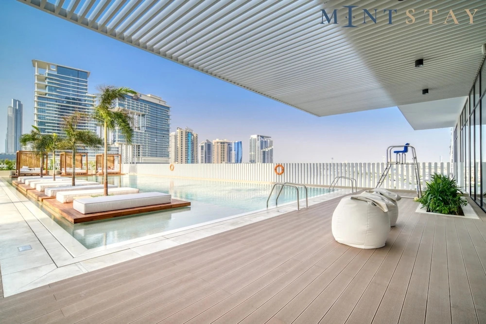 Convenient Studio w Burj Khalifa View