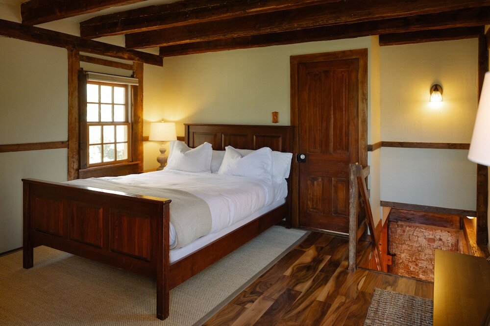 Crossroads Inn by null