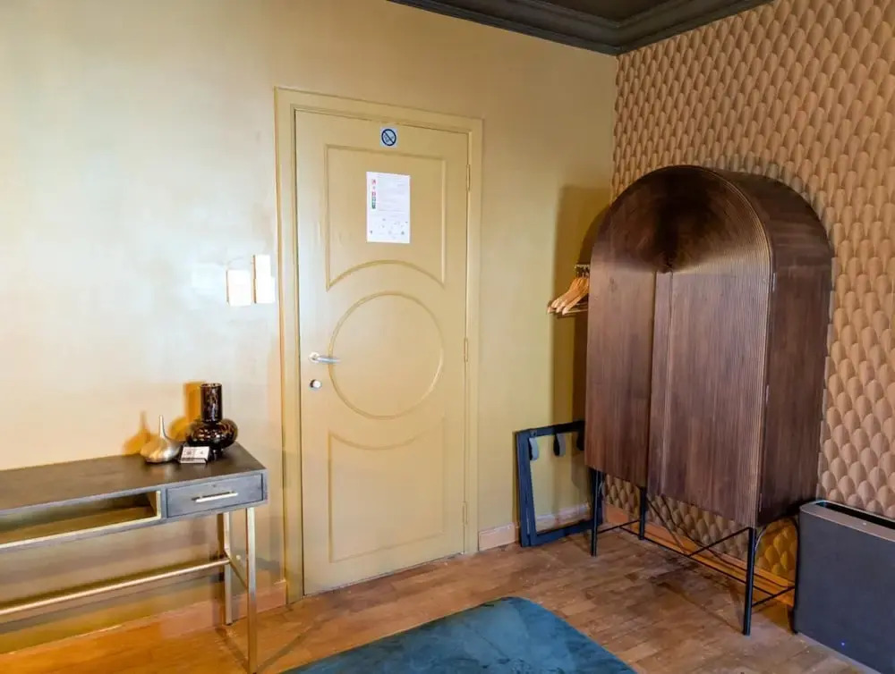 豪華雙人房，享有城市景色，配有雙人床