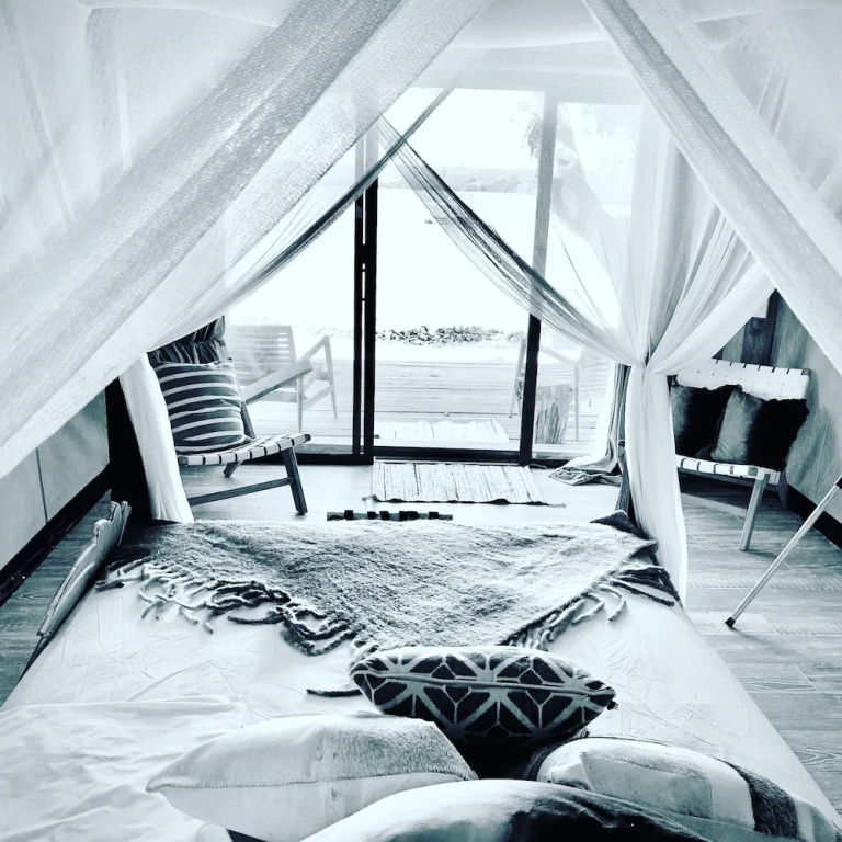Tent with ocean view (full double bed)