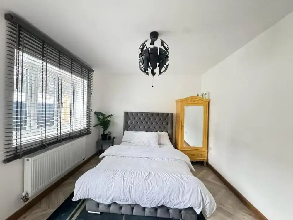 Erith Cosy Retreat Home