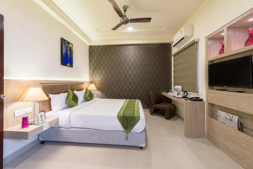 Deluxe Double room (full double bed)