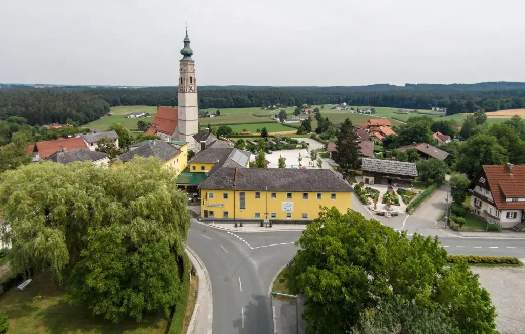 Stiftsgasthof Hochburg - Chambres