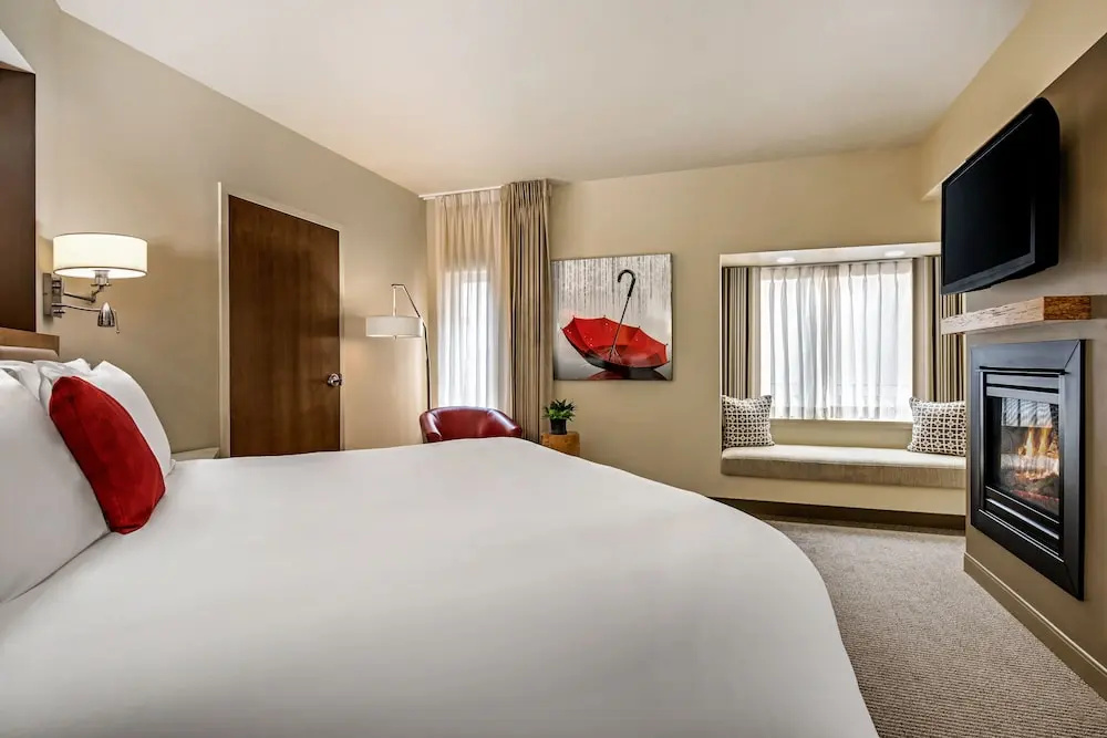 Deluxe Double room (full double bed)