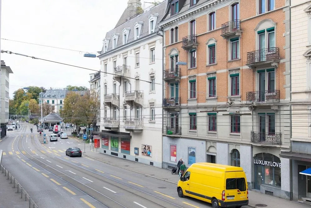 Zh Kreuzplatz I Hitrental Apartment
