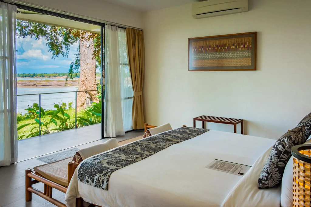 Deluxe Double Basement room with river view (full double bed)