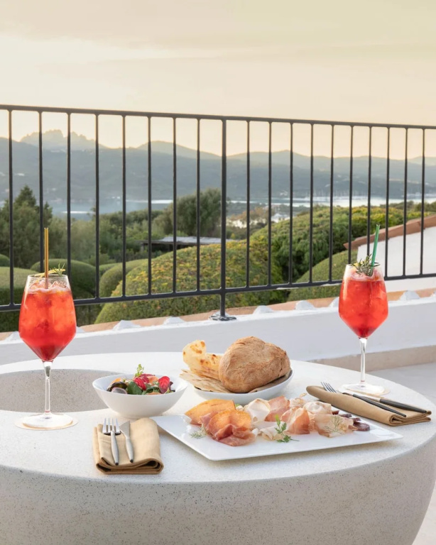 Deluxe Double room with balcony and with sea view (full double bed)