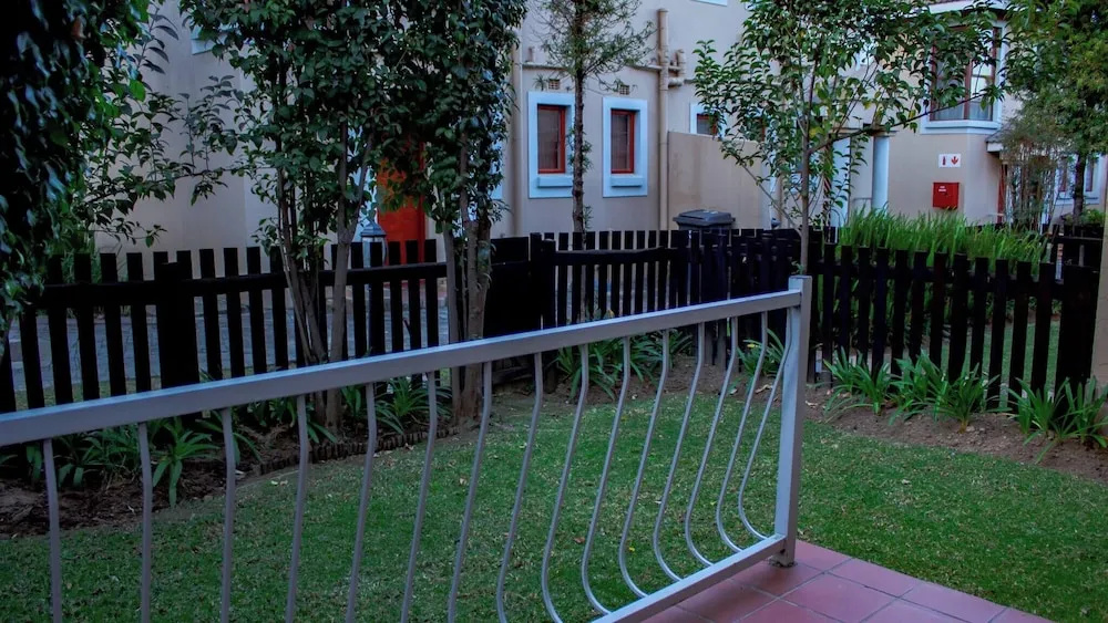 Beautiful 2 Bedroom Apartment Near Monte Casino