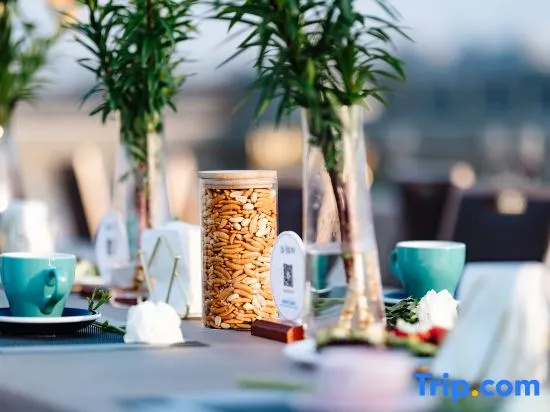 Food & Beverage