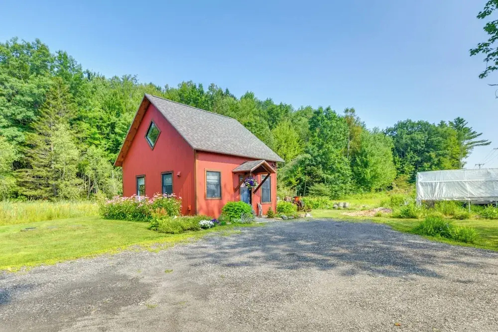 Historic Charm + Modern Luxury: 6 Mi to Stowe Mtn