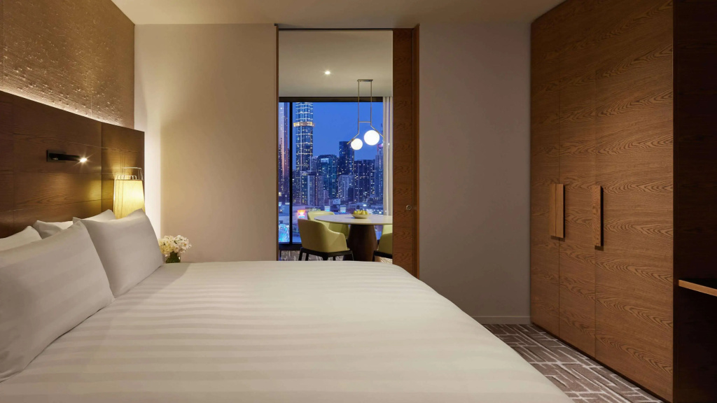 2 Bedrooms Suite City Skyline
