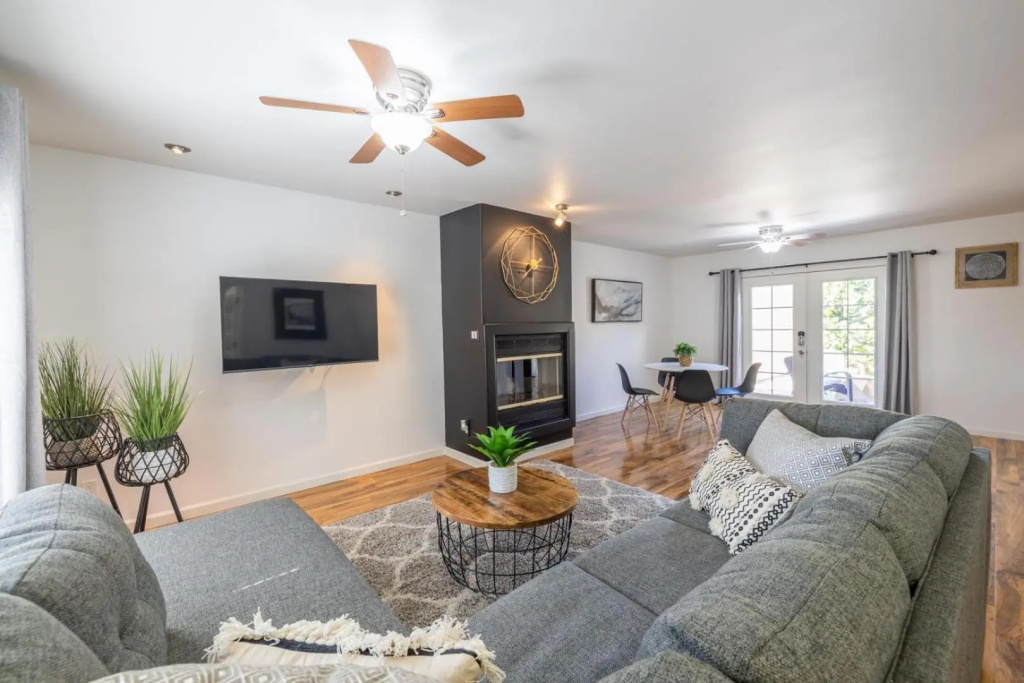 Scottsdale Orange Blossom 3 Bedroom Townhouse by RedAwning