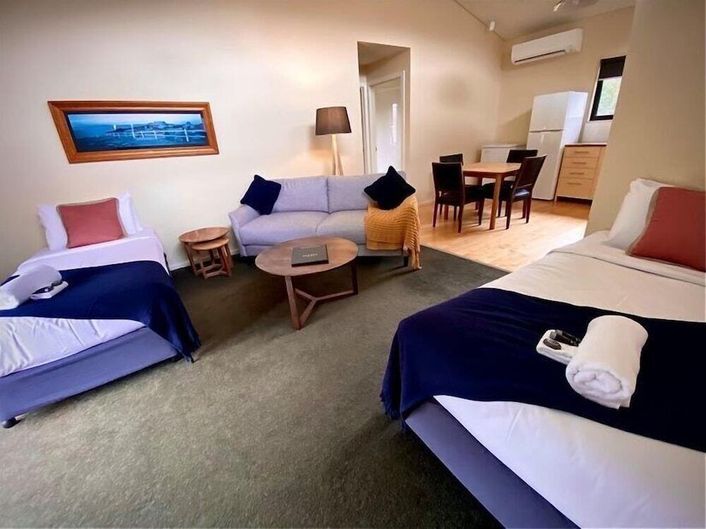 Pedder Wilderness Lodge by null