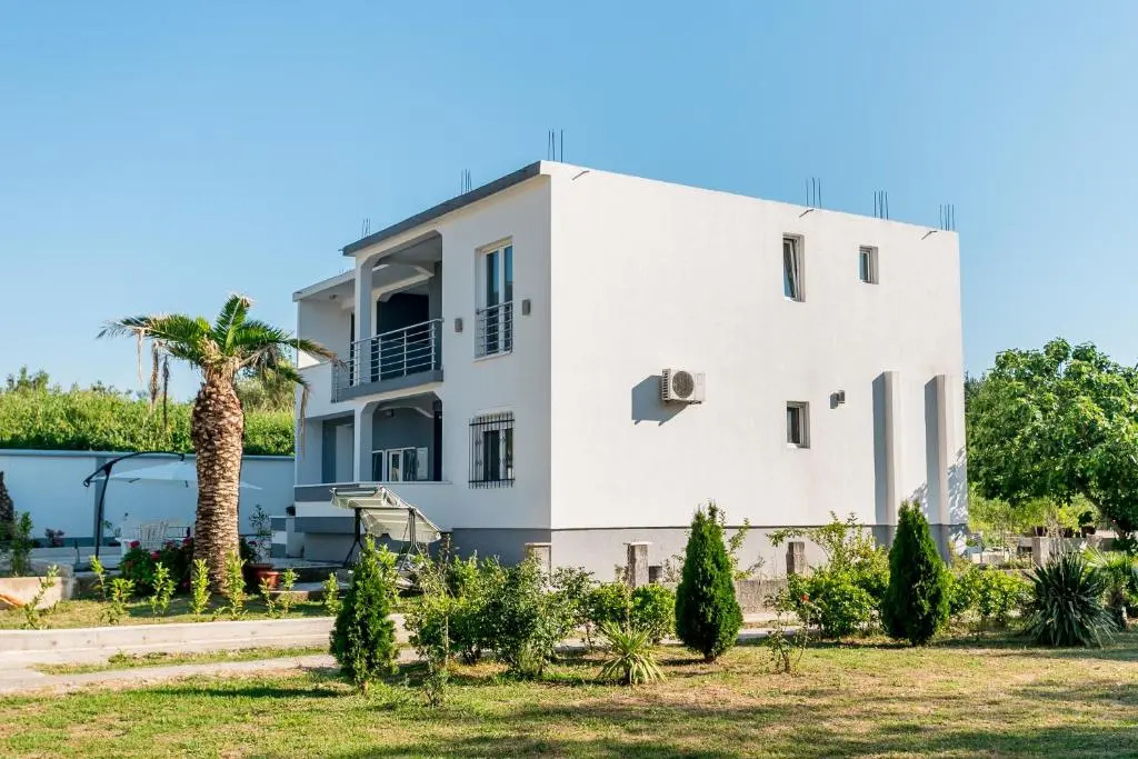 Tramonto Apartments