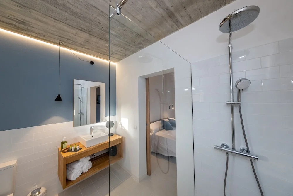 Standard Double Penthouse room (full double bed)