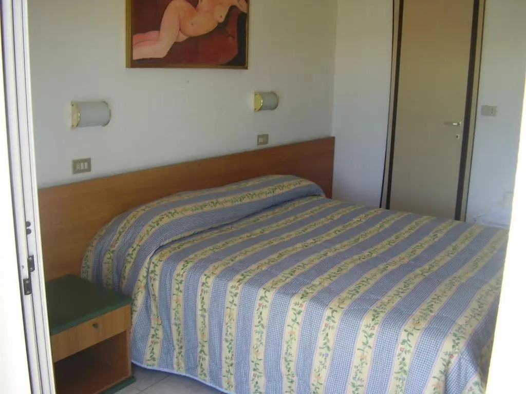 Double room (full double bed)