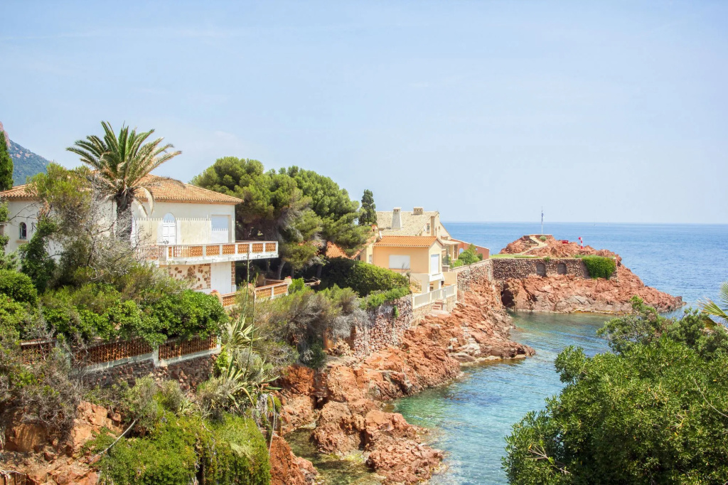 Beach & Waterfront