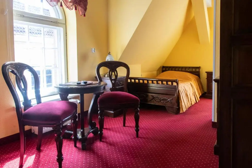 Economy room