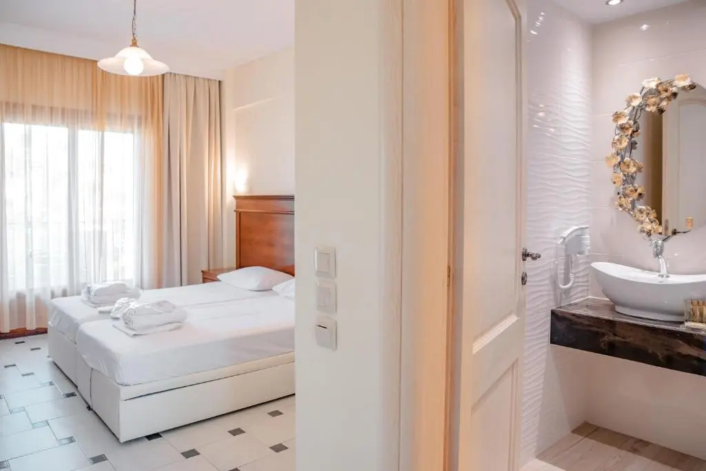 Standard Double room with pool view (twin beds)