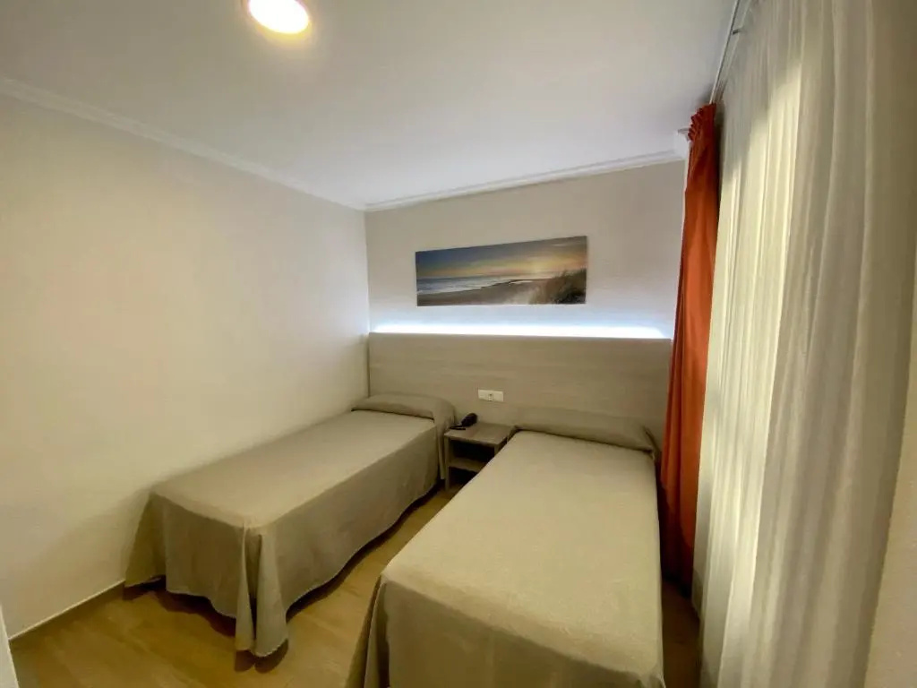 Deluxe Double room (full double bed)