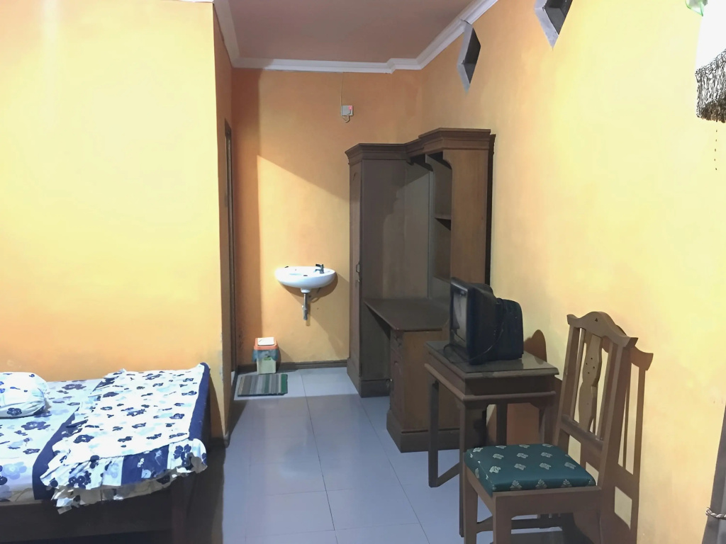 Hotel Alami near Alun-Alun Klaten by ZUZU
