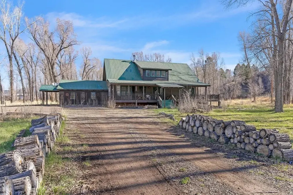 Charming Country 4br Retreat With Riverfront Views 4 Bedroom Cabin