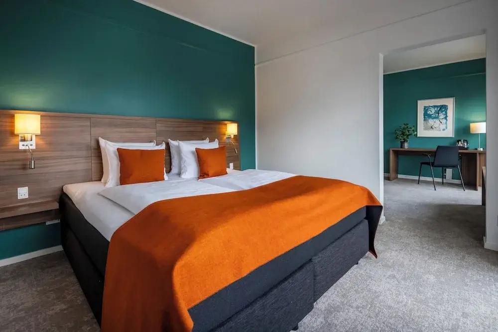 Junior Suite with balcony and with city view