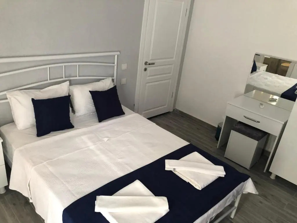 Standard Double room with balcony (full double bed)