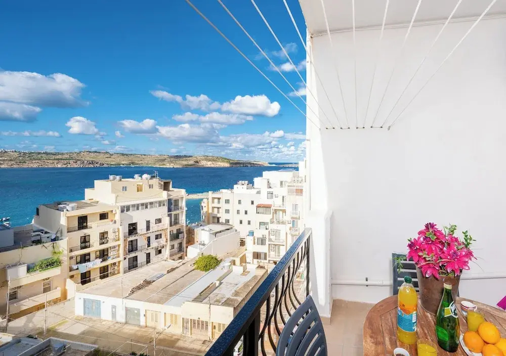 Getawaysmalta - Seashells Apartment 11 With Terrace and Sea Views in Bugibba
