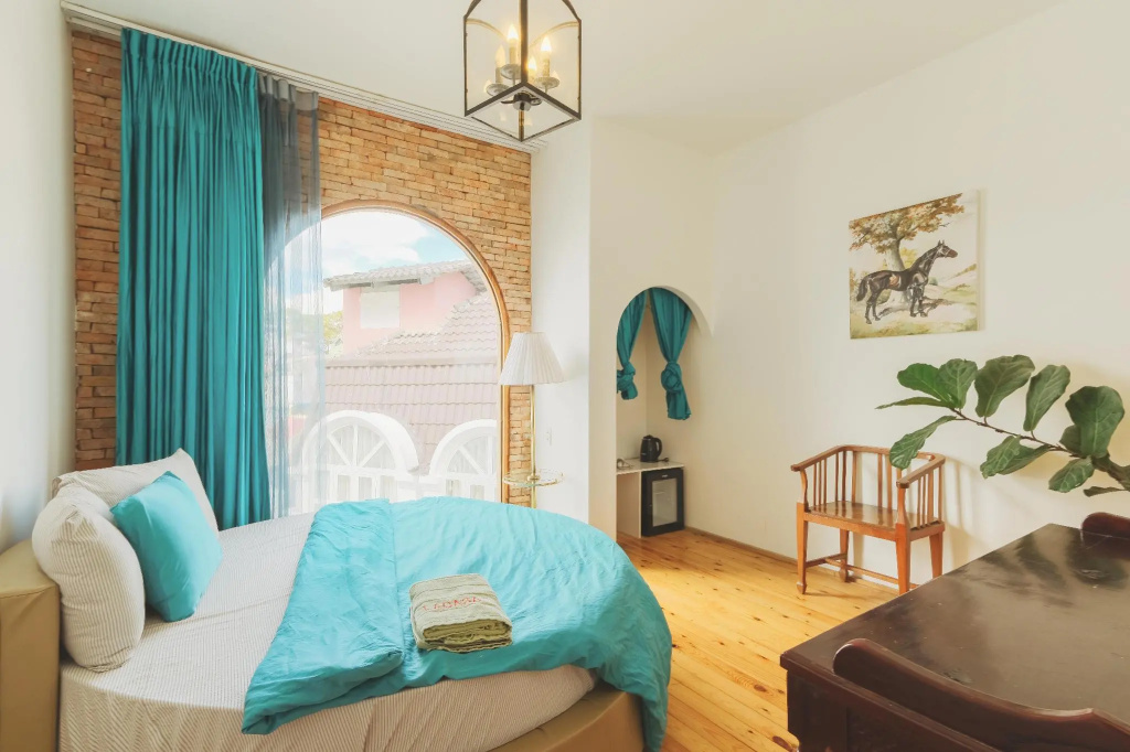 Standard Double room with city view (full double bed)