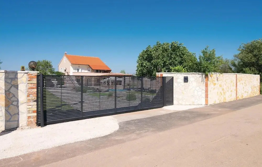 Awesome Home in Gorica With Wifi and 5 Bedrooms