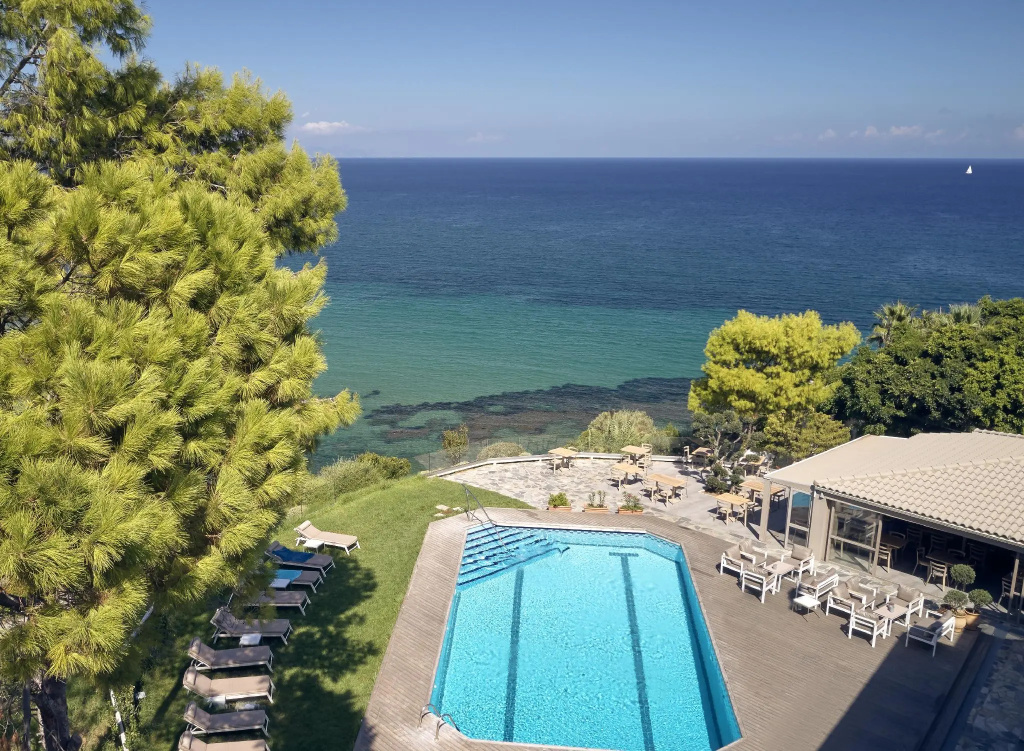 Deluxe Double room with garden view (full double bed)