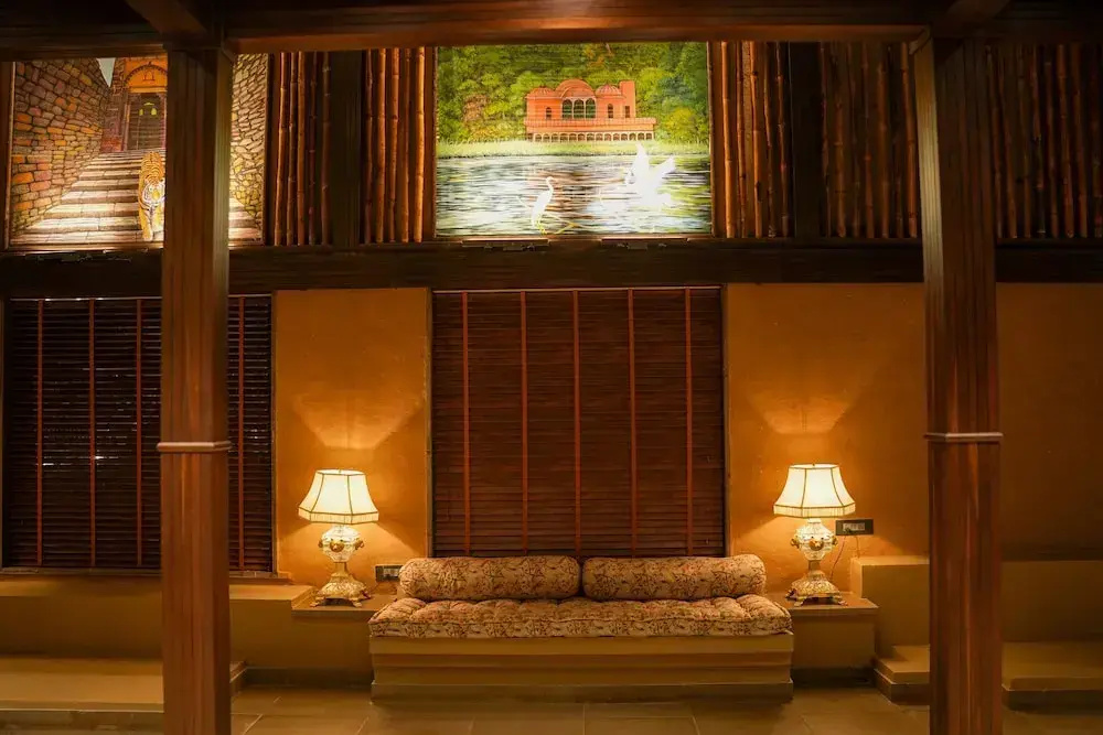 Lobby & Reception