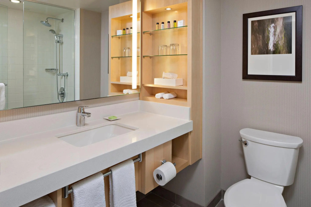 Deluxe Double room (full double bed)