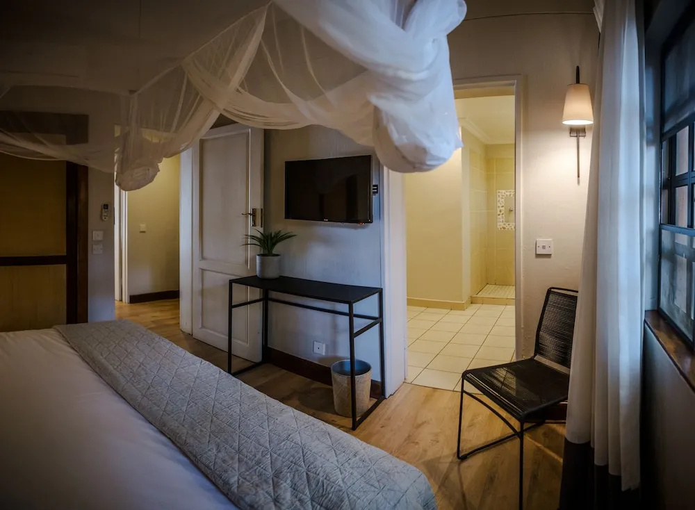 Luxury Double Suite with balcony (twin beds)