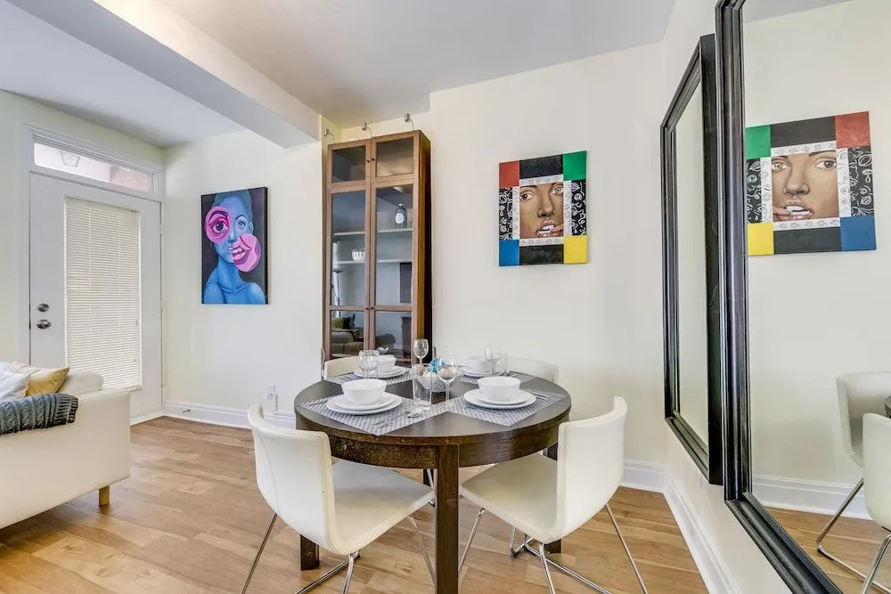Newly Decorated 2BR Yorkville Home