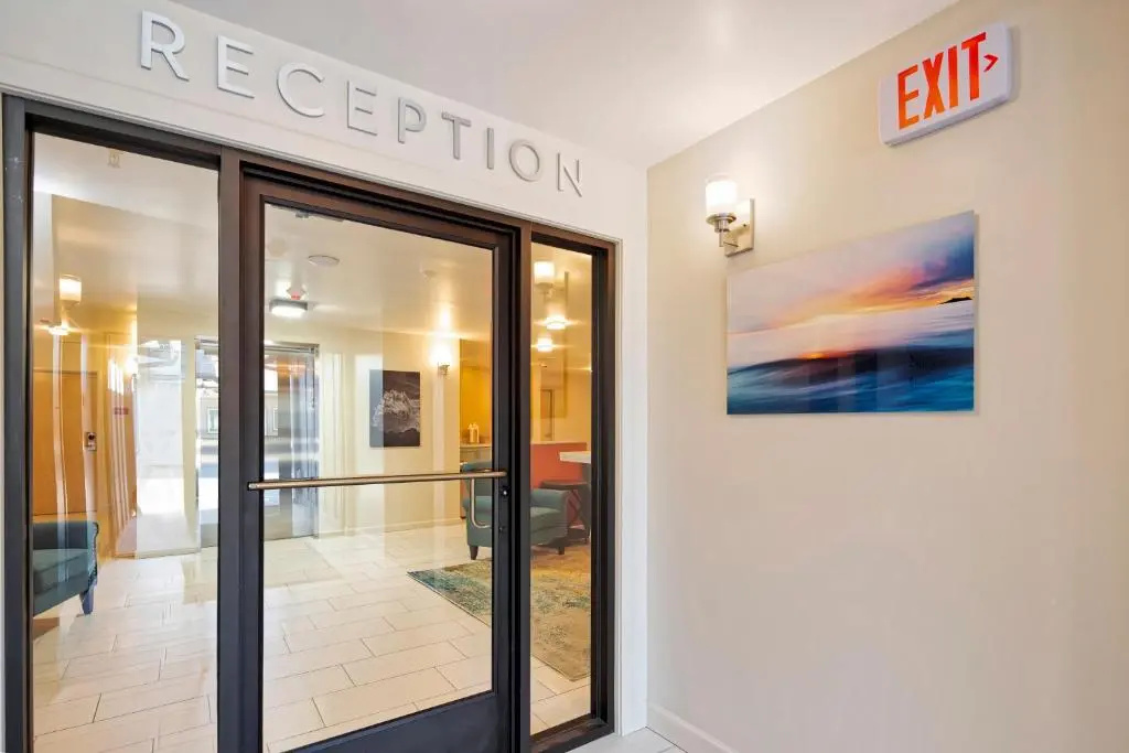 Lobby & Reception